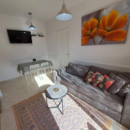 Flowers & Green 2 Bedrooms Apartment & Box Garage Vlorë Eksteriør bilde