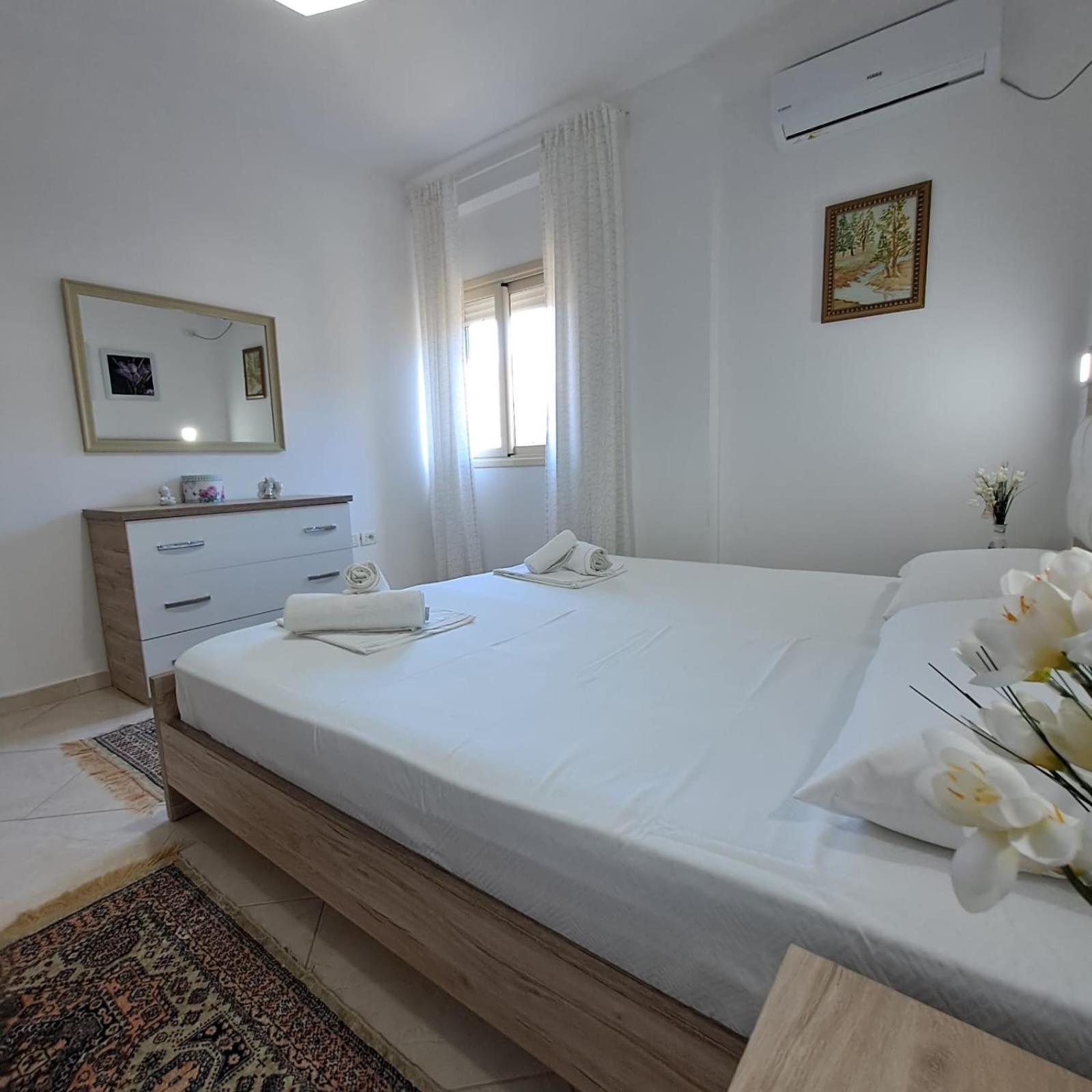 Flowers & Green 2 Bedrooms Apartment & Box Garage Vlorë Eksteriør bilde