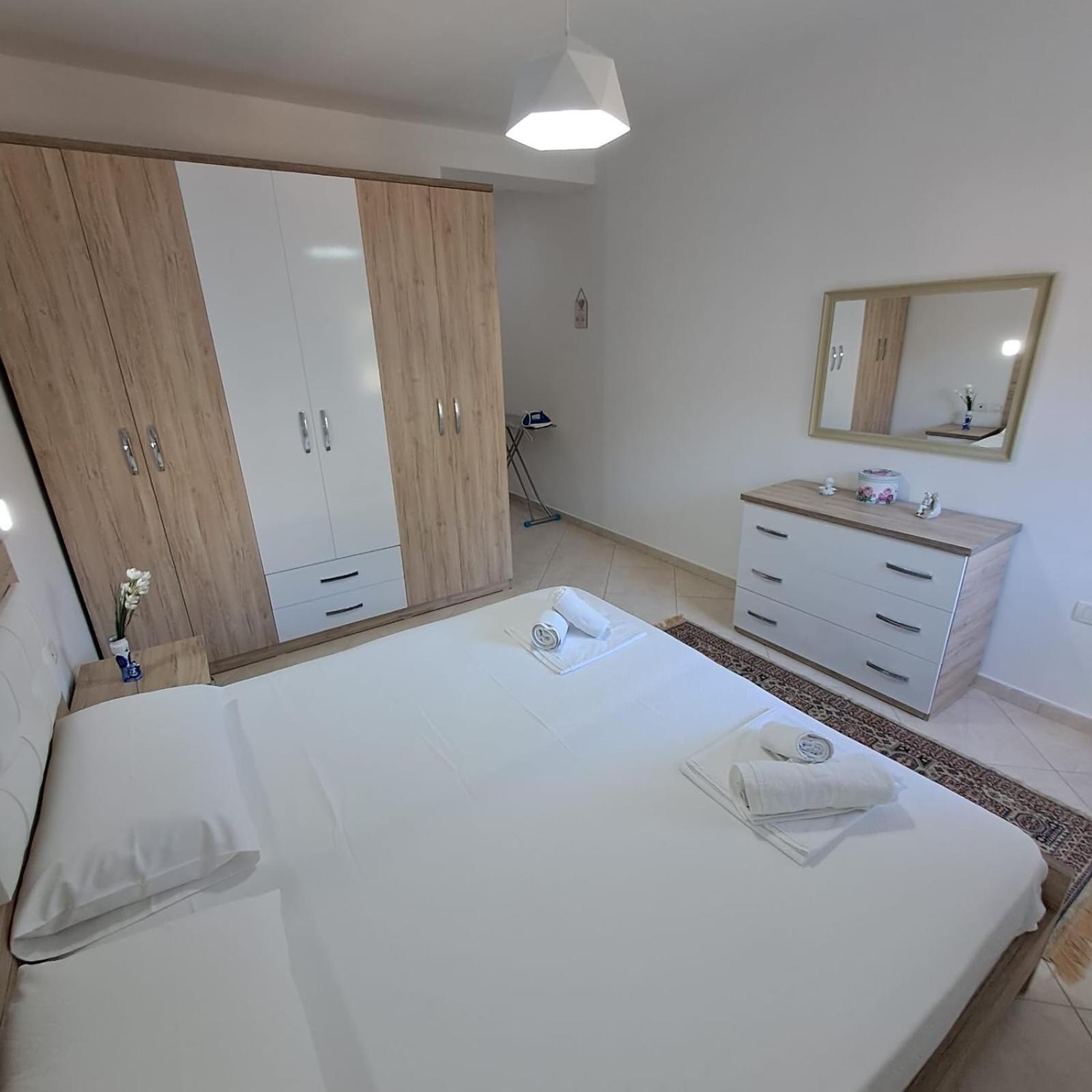 Flowers & Green 2 Bedrooms Apartment & Box Garage Vlorë Eksteriør bilde