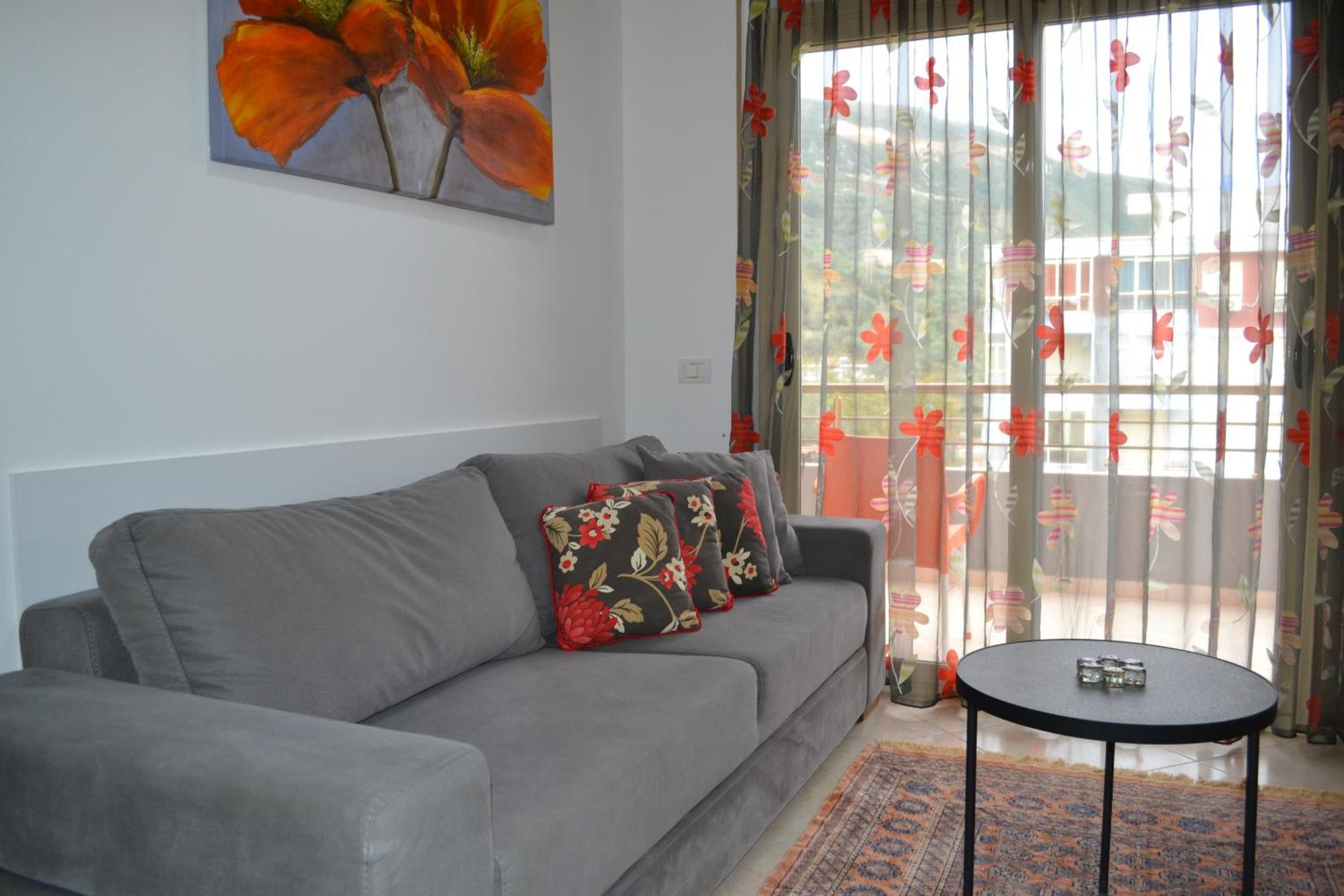 Flowers & Green 2 Bedrooms Apartment & Box Garage Vlorë Eksteriør bilde